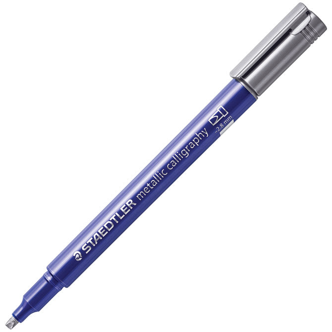 Marker nepermanentni 2,8 mm metallic calligraphy staedtler 8325-81 srebrni