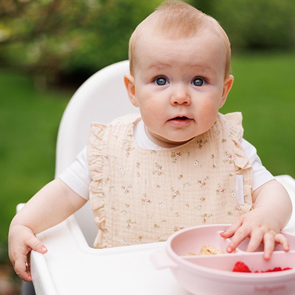 BabyOno Podbradak od muslina s volanima 0 mj+, ecru