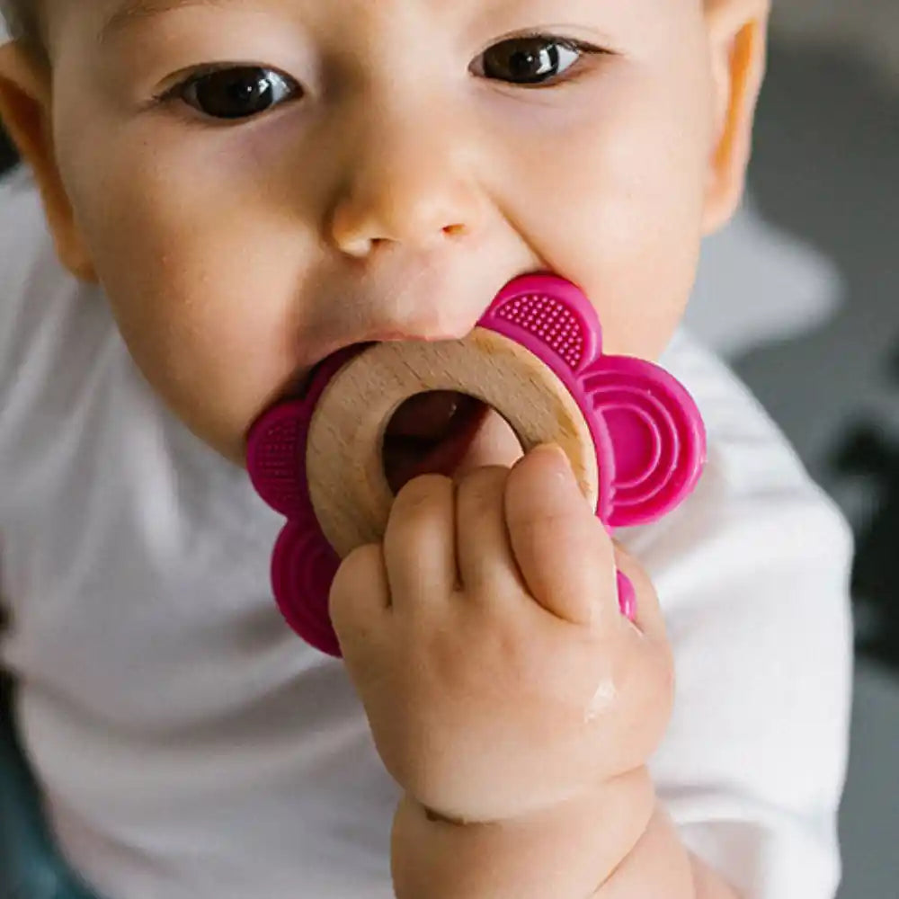 BabyOno Silikonsko drvena grickalica za zube Leptir, roza