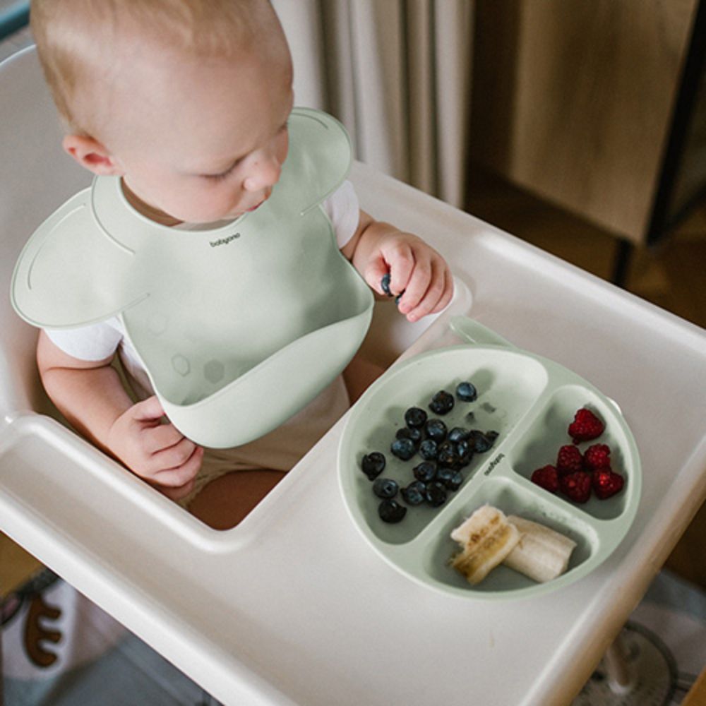 BabyOno Silikonski okrugli tanjur s odjeljcima i vakuumom 6 m+ - Mint