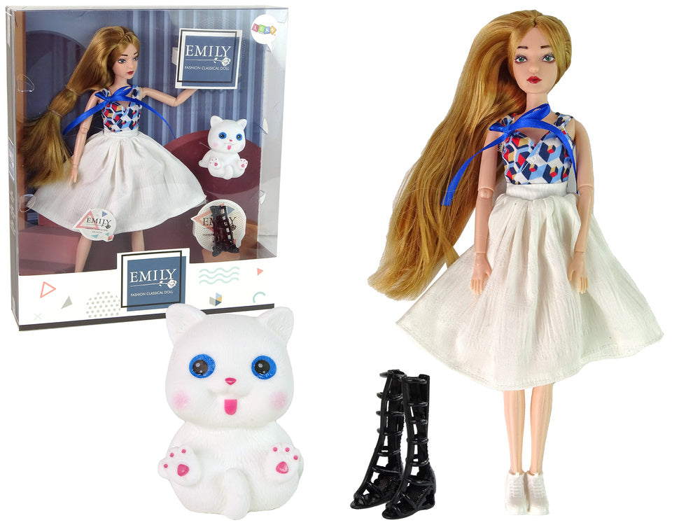 Lutka za igru Emily s dugom smeđom kosom i crnim čizmama - 30 cm