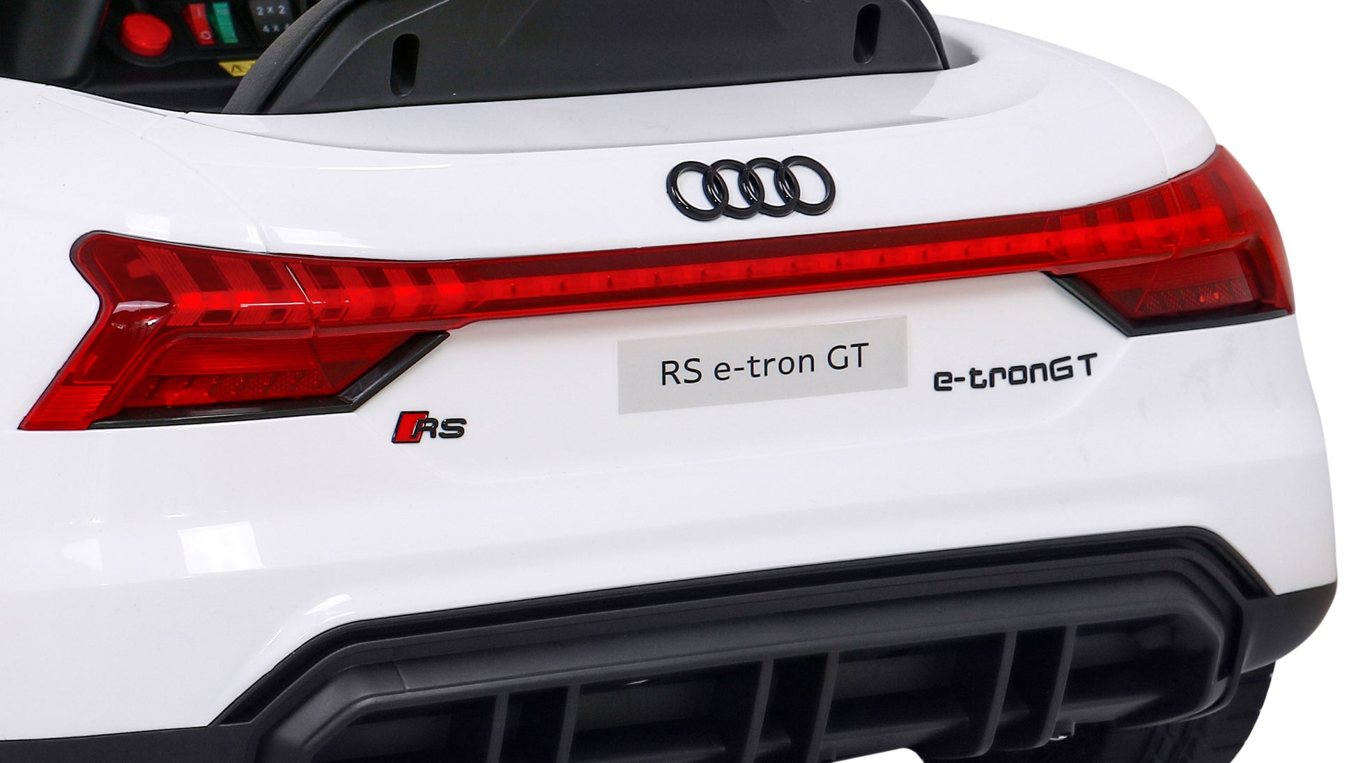 Licencirani auto na akumulator Audi RS E-Tron GT - bijeli