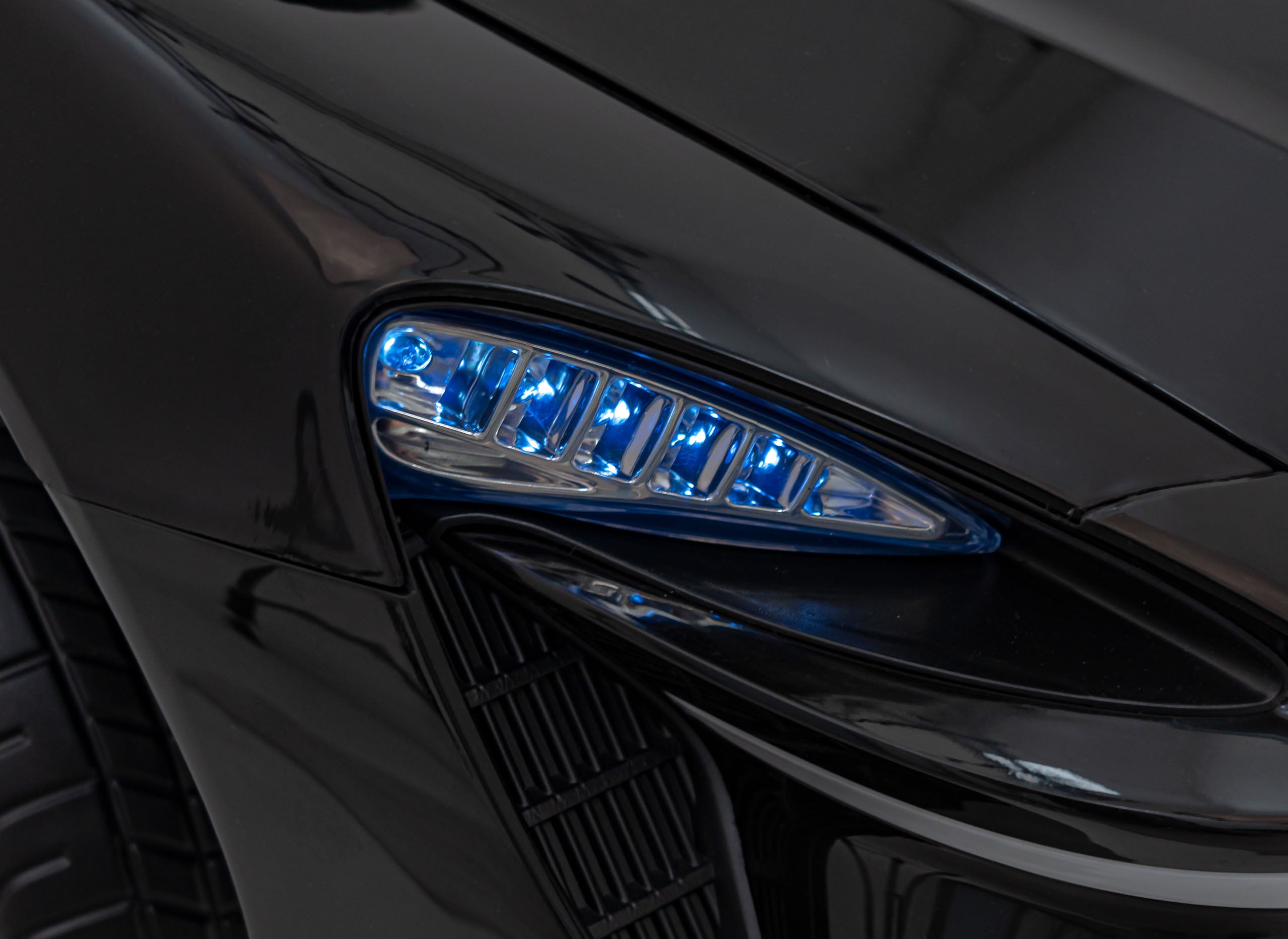 Licencirani auto na akumulator Mclaren Artura 4x4 - crni