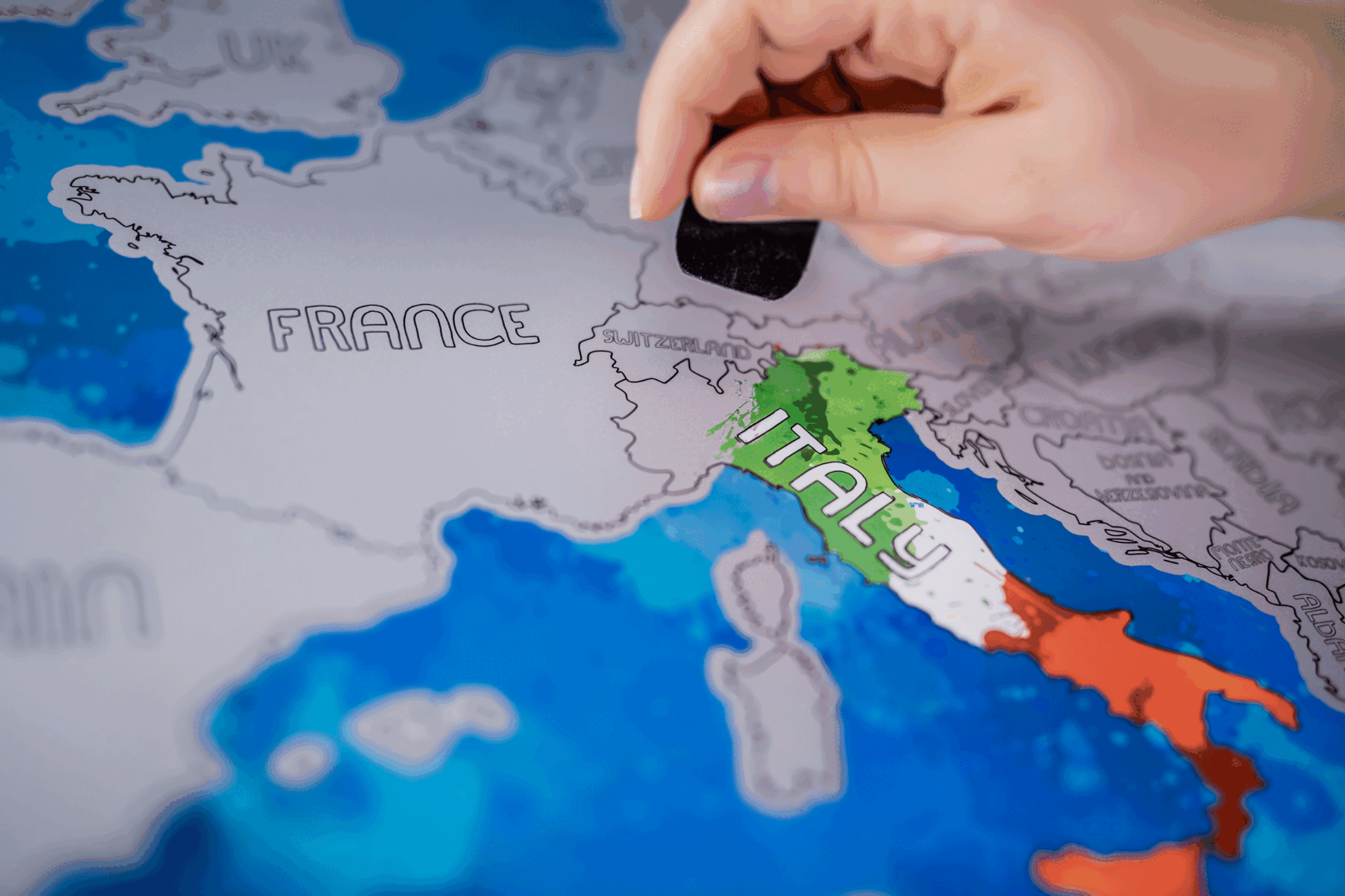 6848f24326e70829cfc6ee88_scratch-it-europa-4-scaled_1761309264474.gif