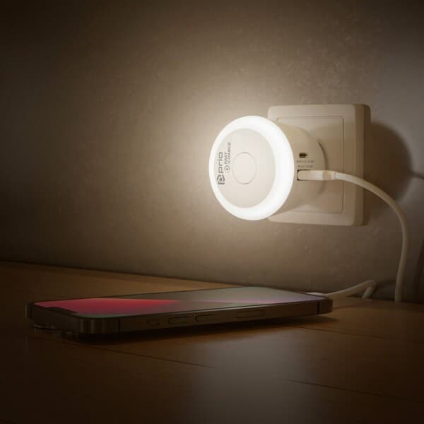 Prio Fast Charge Zidni punjač 20 W PD (USB C) + QC 3.0 (USB A) Noćno svjetlo bijelo