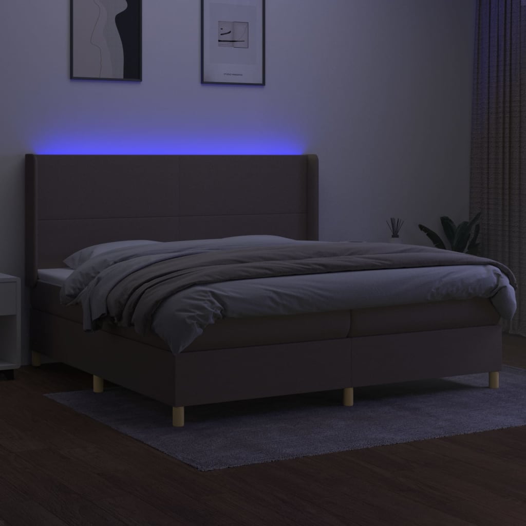 Krevet box spring s madracem LED smeđesivi 200x200 cm tkanina
