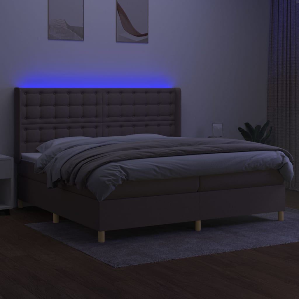 Krevet box spring s madracem LED smeđesivi 200x200 cm tkanina