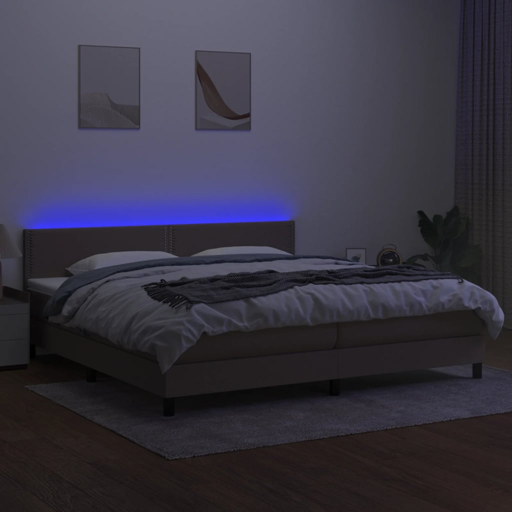 Krevet box spring s madracem LED smeđesivi 200x200 cm tkanina