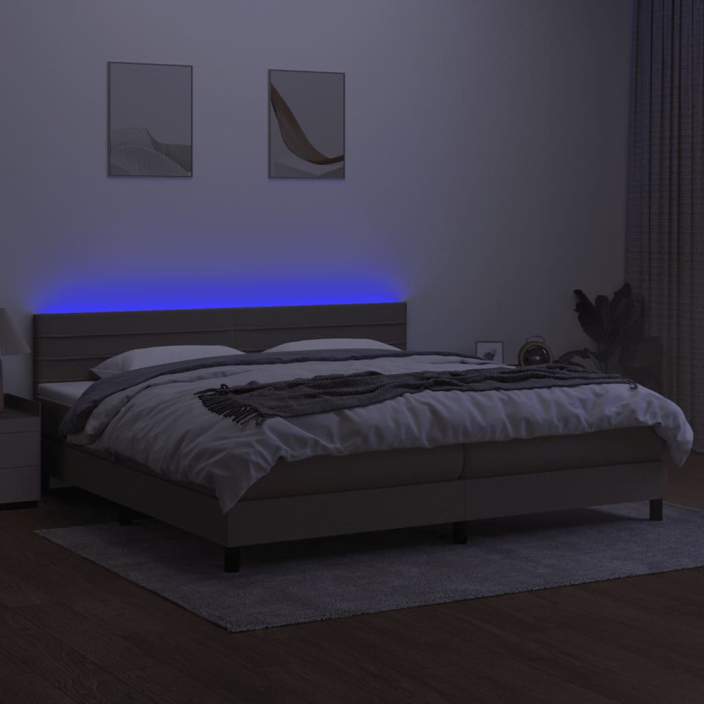 Krevet box spring s madracem LED smeđesivi 200x200 cm tkanina
