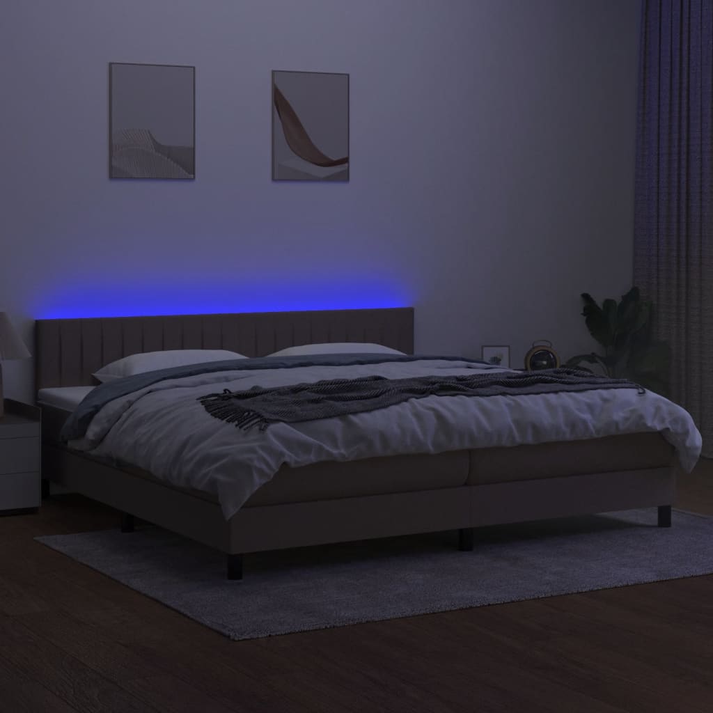 Krevet box spring s madracem LED smeđesivi 200x200 cm tkanina