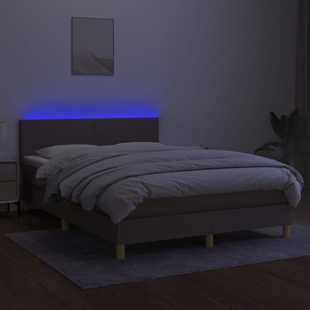 Krevet box spring s madracem LED smeđesivi 140x190 cm tkanina