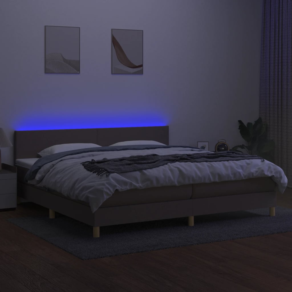 Krevet box spring s madracem LED smeđesivi 200x200 cm tkanina