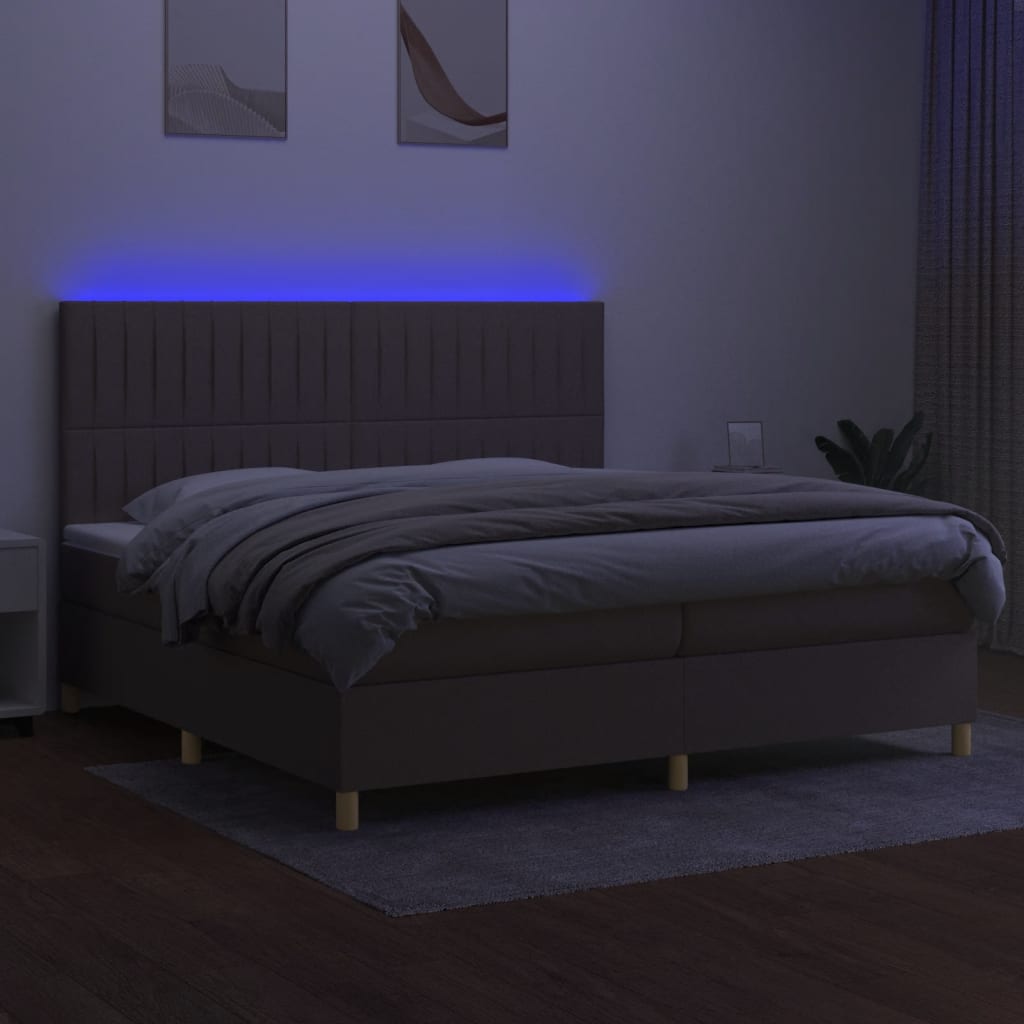 Krevet box spring s madracem LED smeđesivi 200x200 cm tkanina