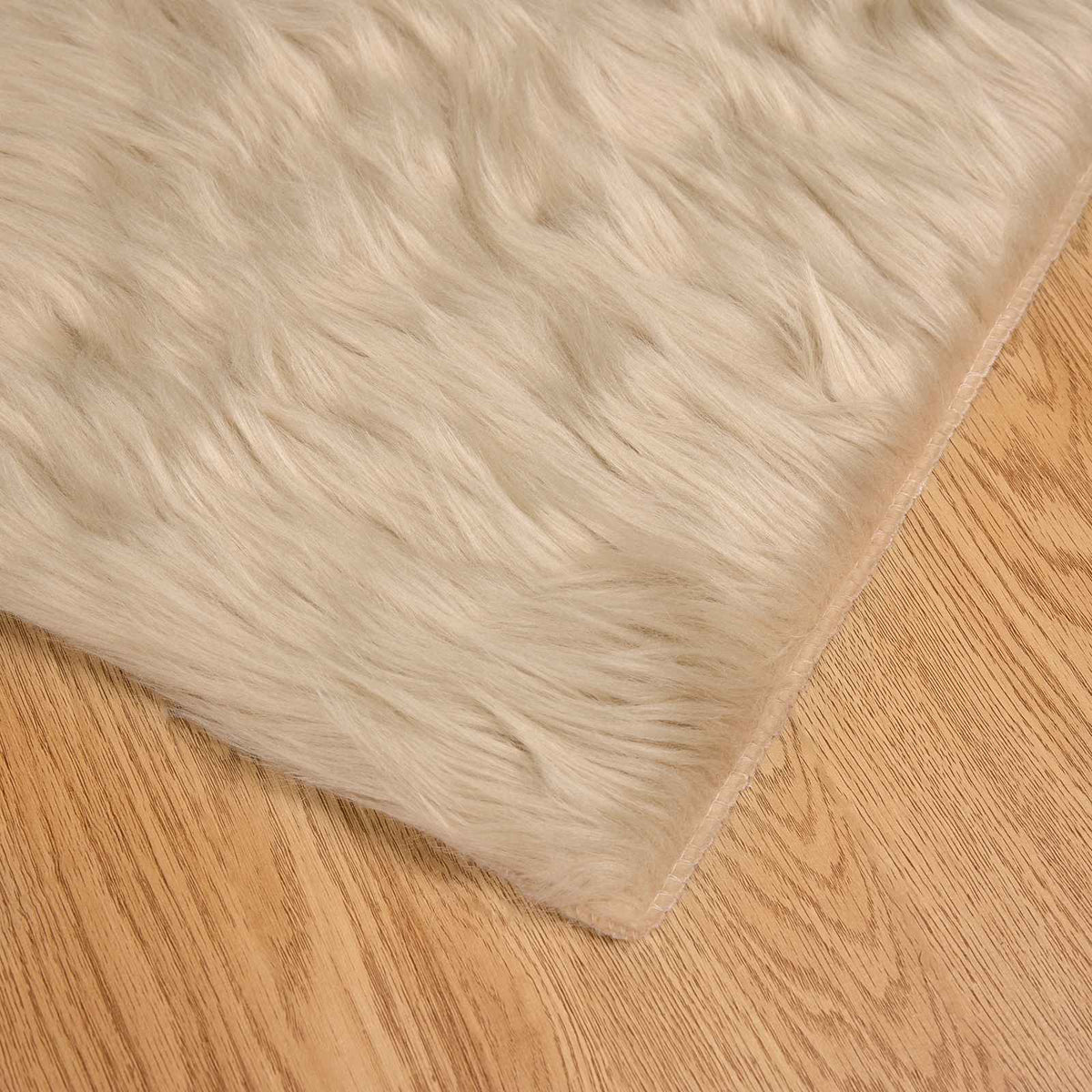 Tepih od umjetne ovčje kože TAFALLA Bež 140 x 200 cm Poliester