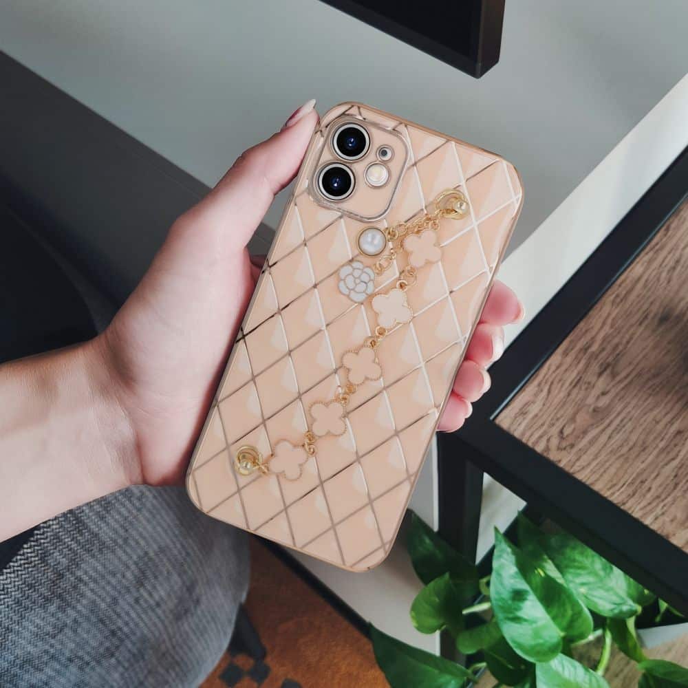 TREND maska sa lančićem za iPhone 11 pink