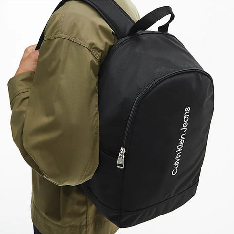 Dizajnerski ruksak — CALVIN KLEIN • Poklon — torbica