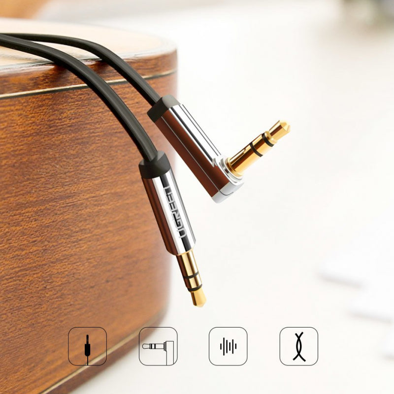 UGREEN 3.5 mm na 3.5 mm audio kabel kutni 1 m crni