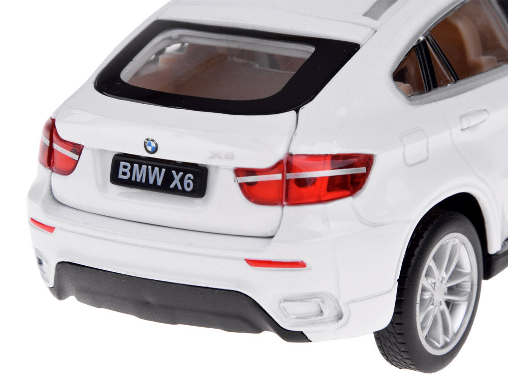 Metalni BMW X6 1:32 s efektima