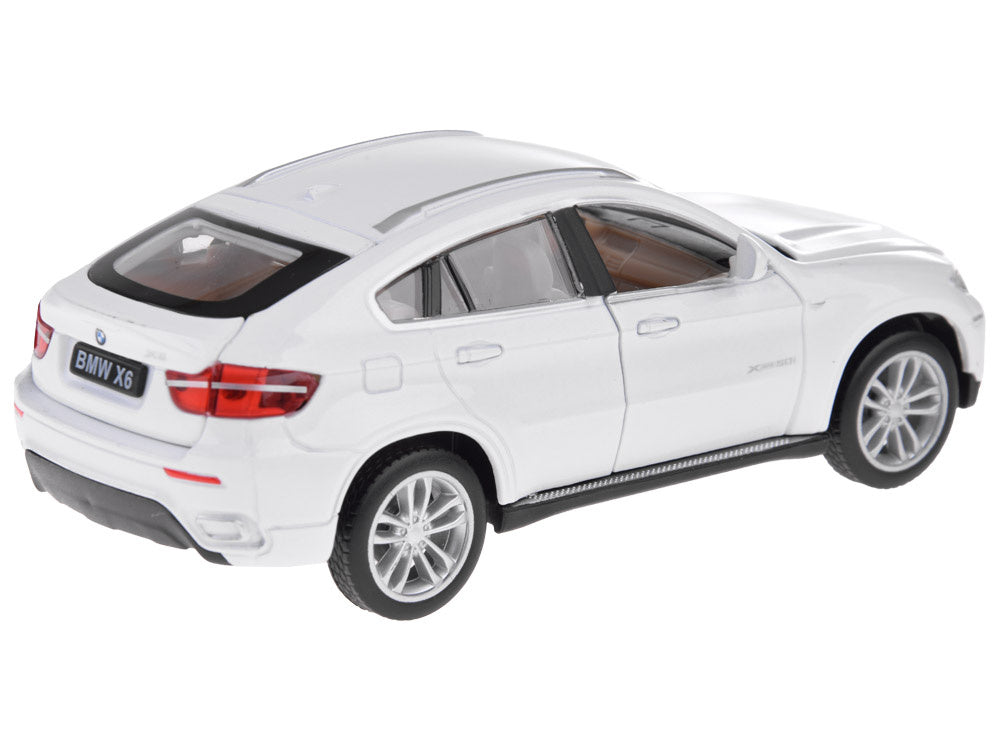 Metalni BMW X6 1:32 s efektima