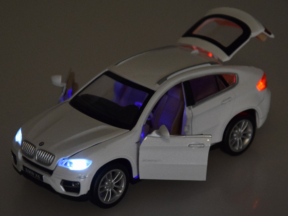 Metalni BMW X6 1:32 s efektima