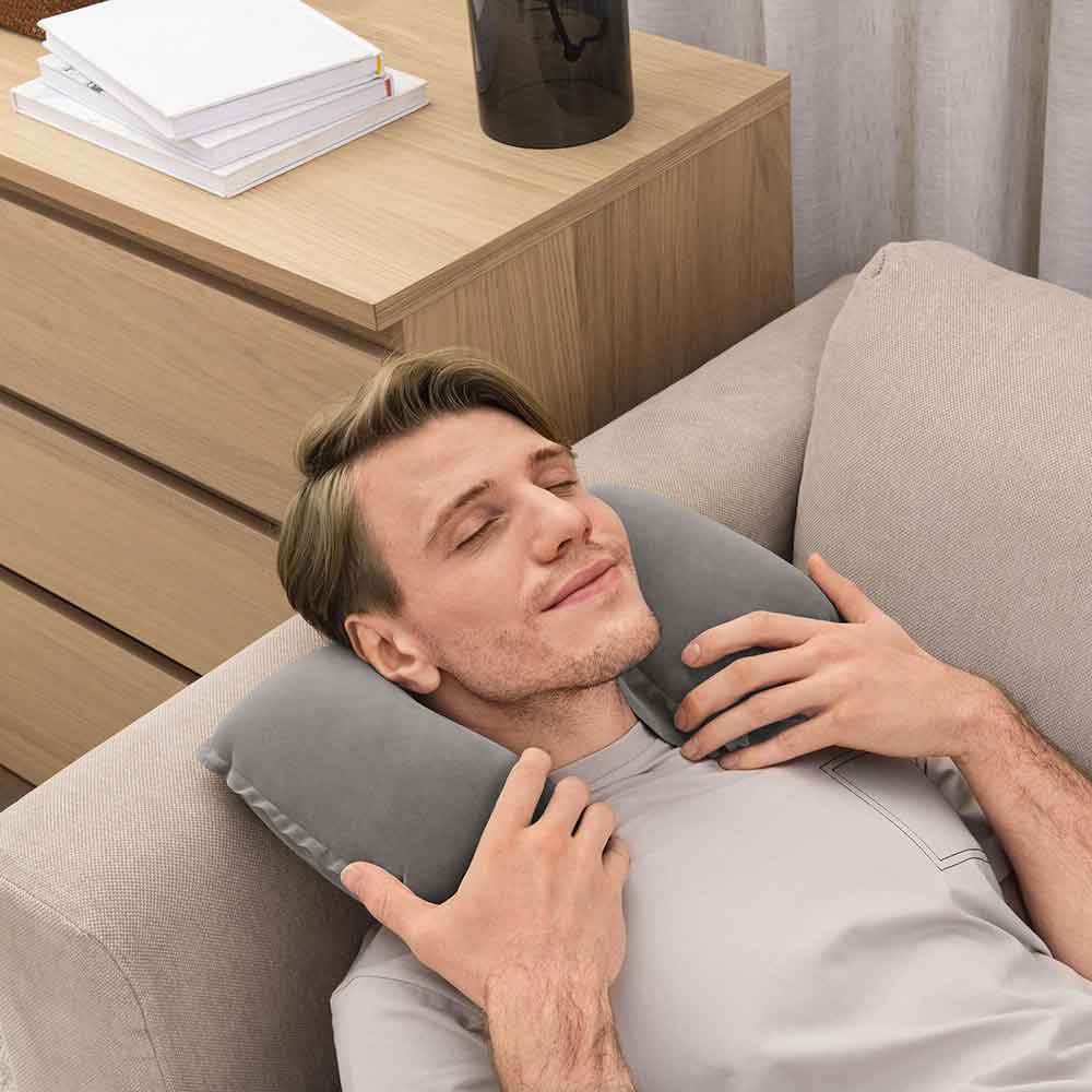 Putni jastuk za napuhavanje – udobnost na putovanju Plava