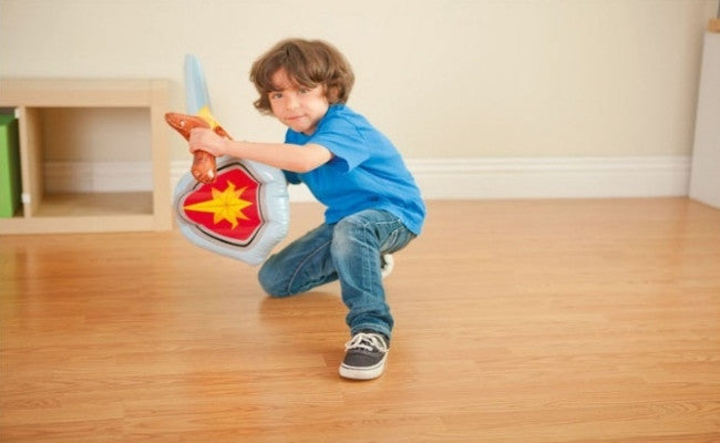 2 dječja viteška kompleta - mač i štit na napuhavanje