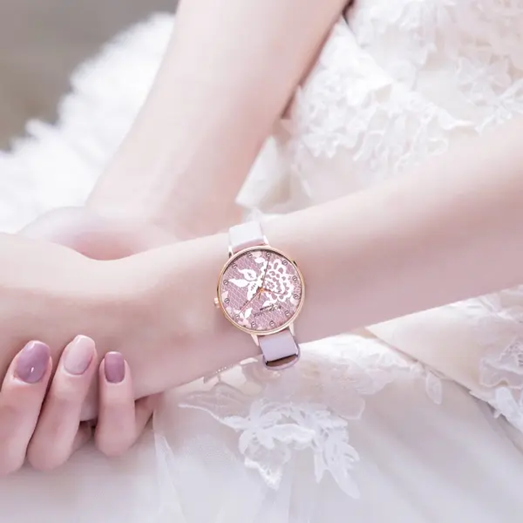 Ženski sat Victoria Hyde (379 kn)