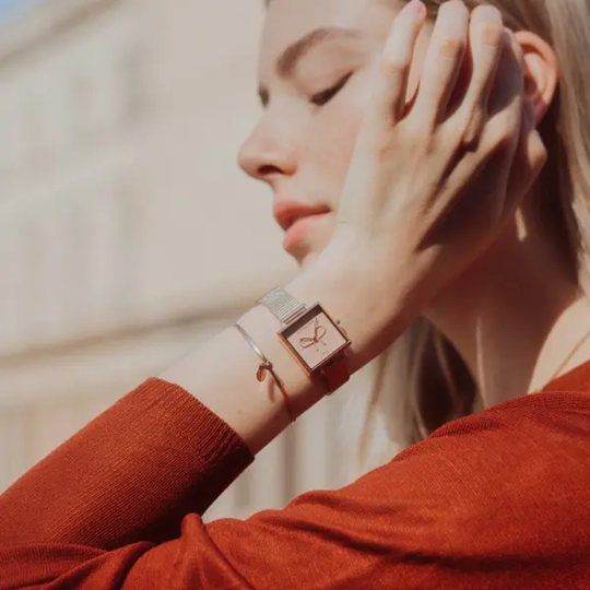 Ženski sat Victoria Hyde (418 kn)